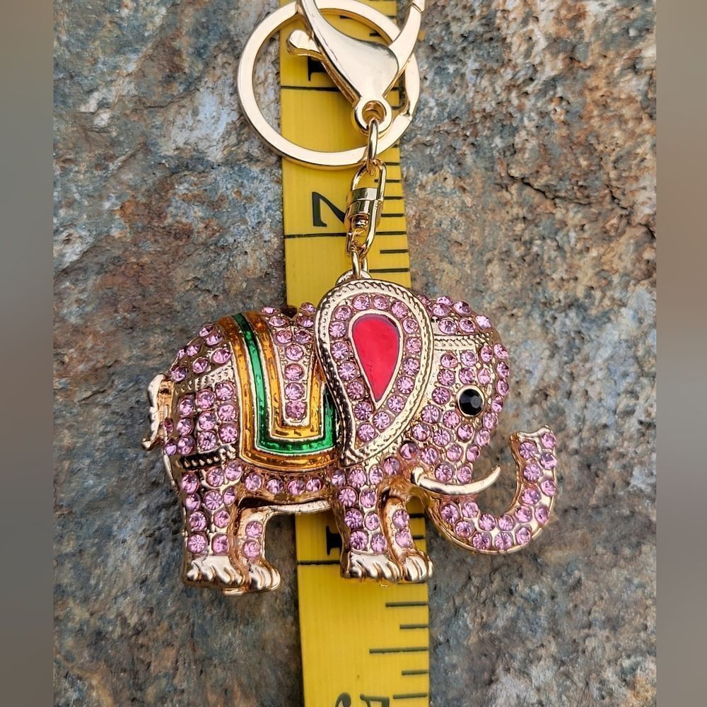 ‎Austrian Crystal Elephant Keychain - Picture 3 of 7